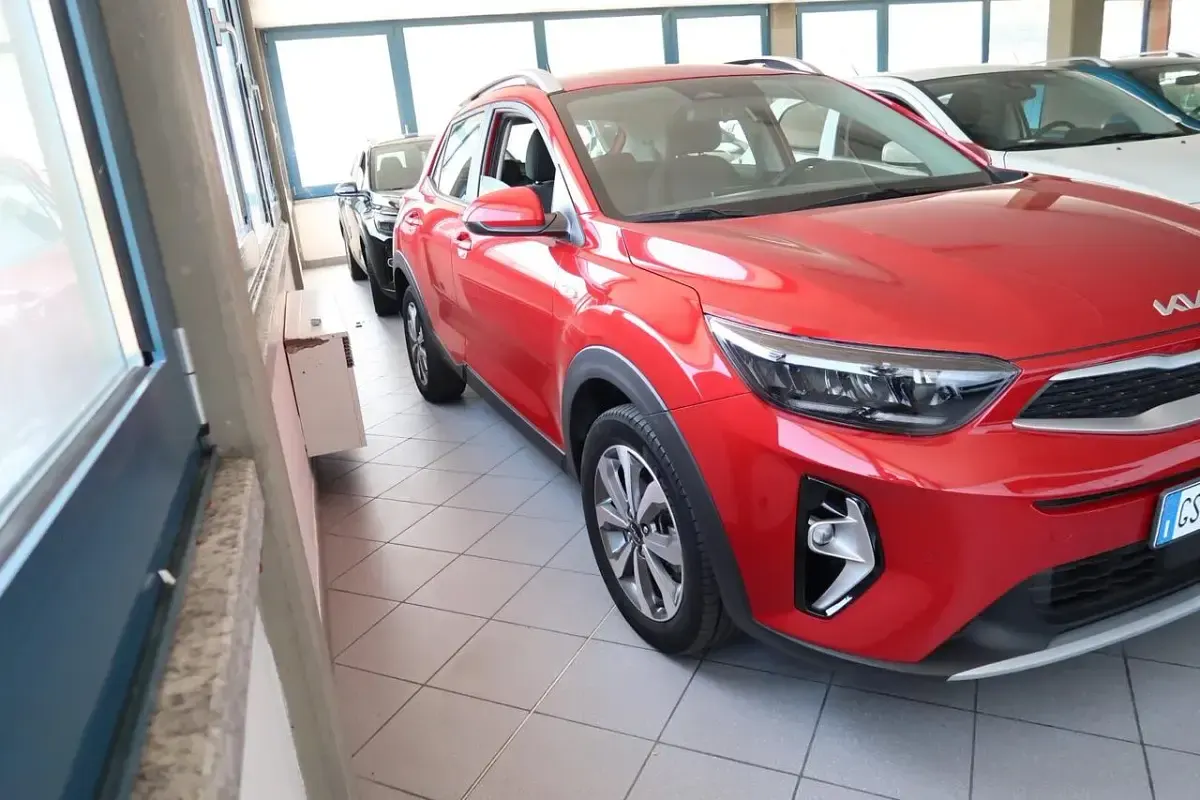 Usata Kia Stonic Style 84 CV (61 kW) 2023 Rosso SUV