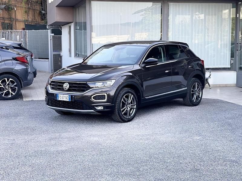 Usata VW T-Roc 116 CV (85 kW) 2018 Marrone SUV