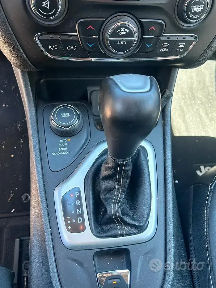 Usata Jeep Cherokee Night Eagle 185 CV (136 kW) 2018 Bianco SUV