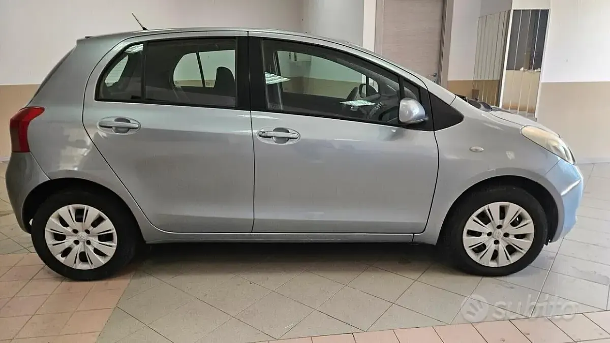 Usata Toyota Aygo 69 CV (50 kW) 2007 Grigio Utilitaria