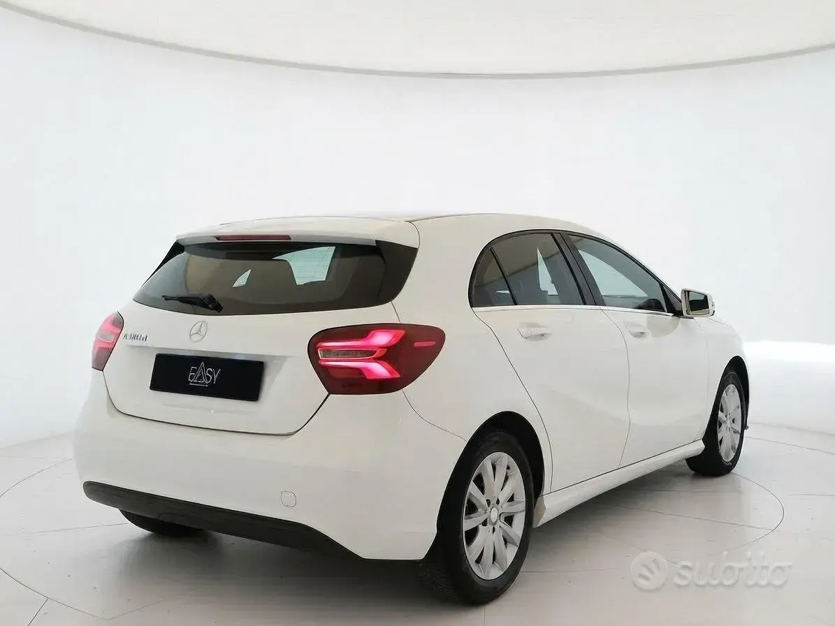 Usata Mercedes A180 109 CV (80 kW) 2017 Bianco Utilitaria