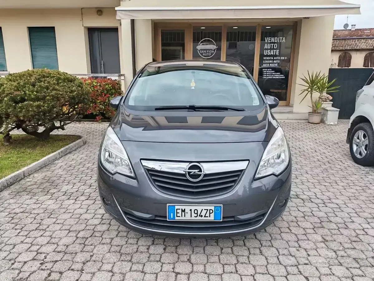 Usata Opel Meriva 110 CV (80 kW) 2012 Grigio Monovolume