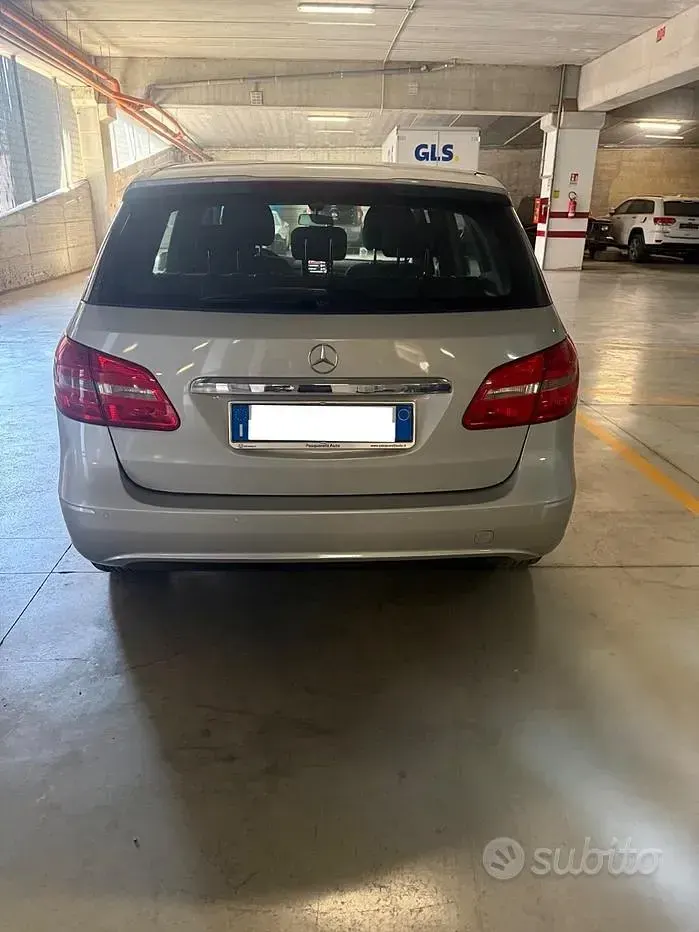 Usata Mercedes B180 109 CV (80 kW) 2015 Grigio Utilitaria