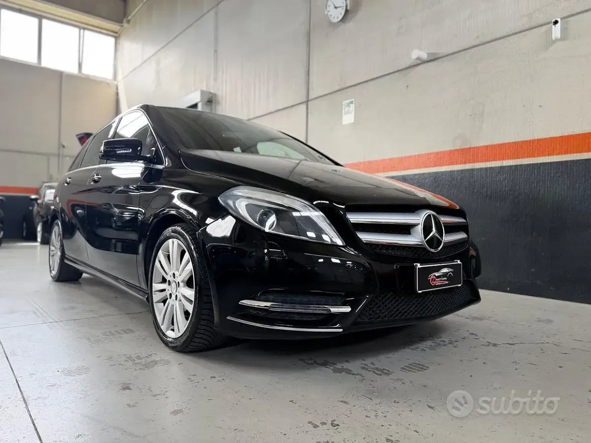 Usata Mercedes B180 Premium 122 CV (89 kW) 2013 Nero Utilitaria