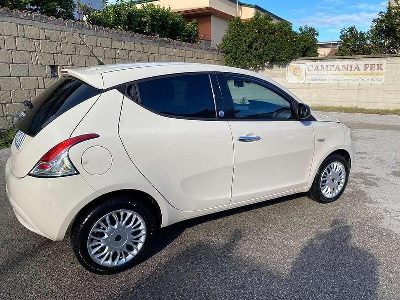 Usata Lancia Ypsilon Gold 69 CV (50 kW) 2016 Utilitaria