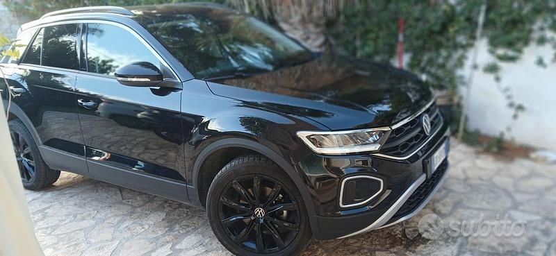 Usata VW T-Roc Sportline 116 CV (85 kW) 2023 Nero SUV