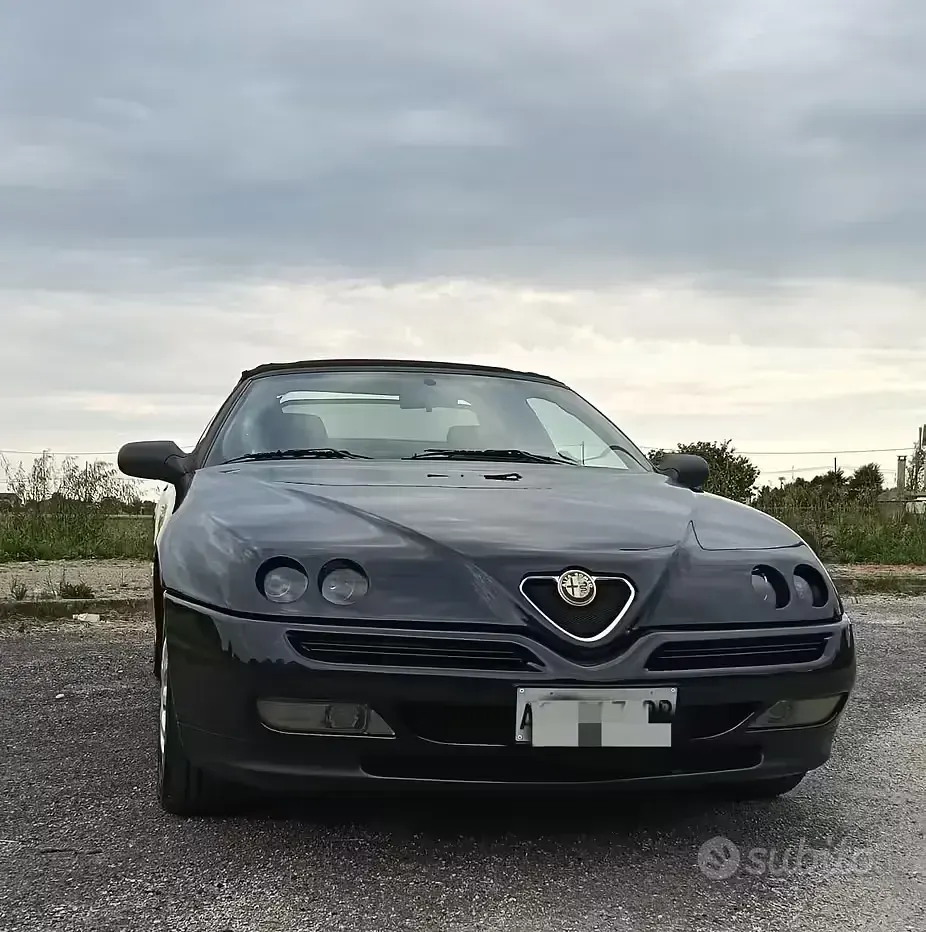 Usata Alfa Romeo Spider 150 CV (110 kW) 1996 Nero Cabrio