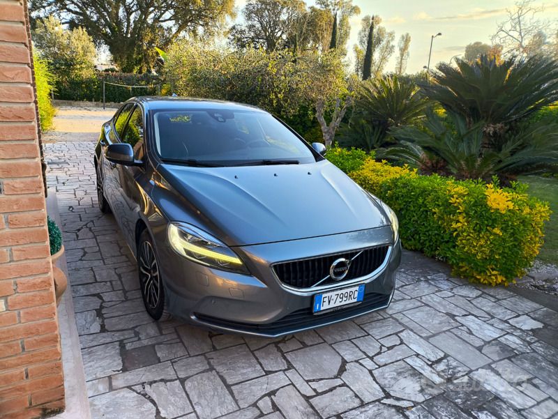 Usata 2019 Volvo V40 Business Edition Station wagon | 12.900 € (Buon prezzo) - Immagine 1/4