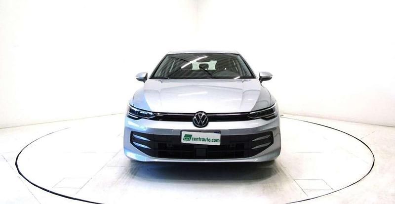 Usata VW Golf VIII Life 116 CV (85 kW) 2025 Argento Berlina