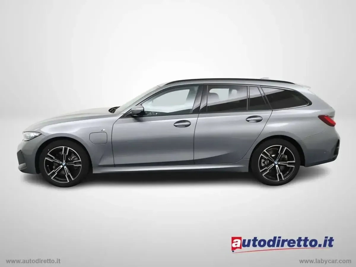 Usata BMW 330e M Sport 292 CV (214 kW) 2025 Grigio Station wagon