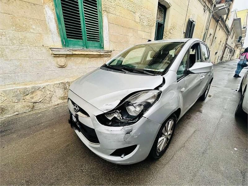 Occasion Hyundai ix20 Style 90 ch (66 kW) 2011 Argent Citadine