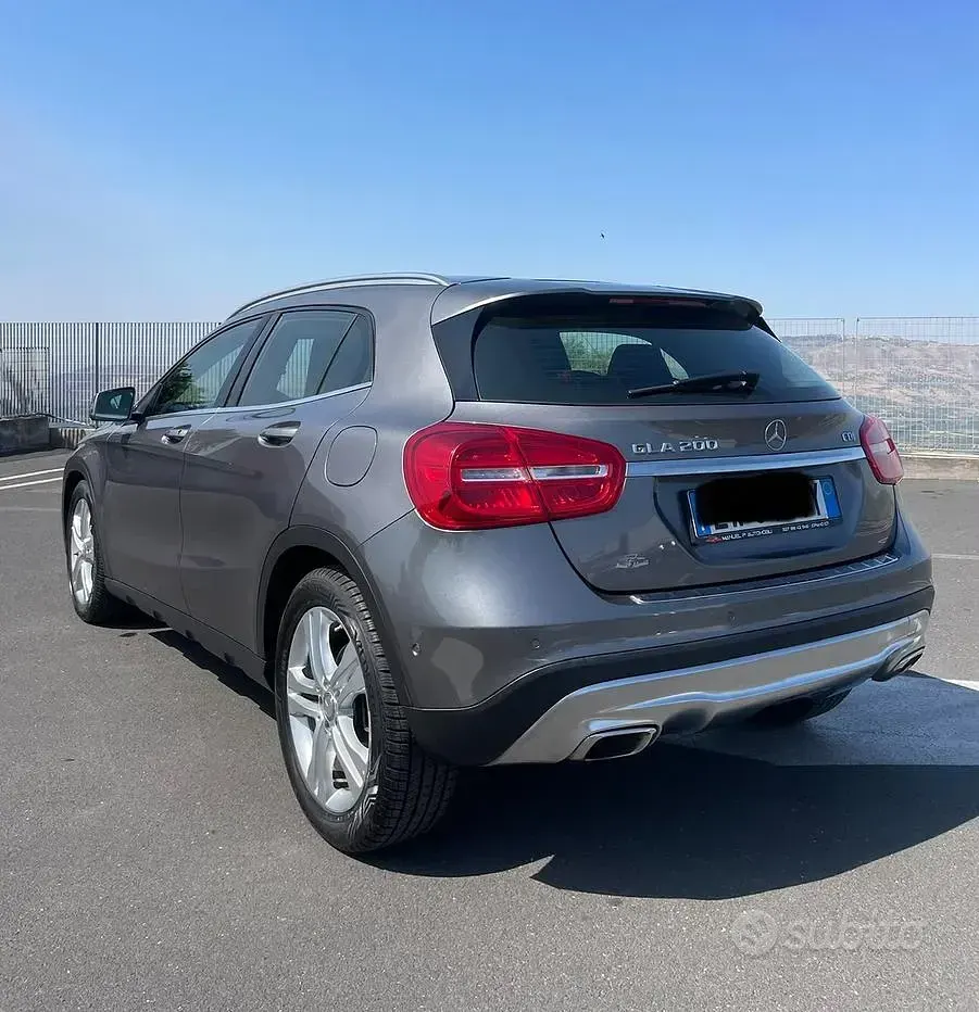 Usata Mercedes GLA200 136 CV (100 kW) 2014 Grigio SUV