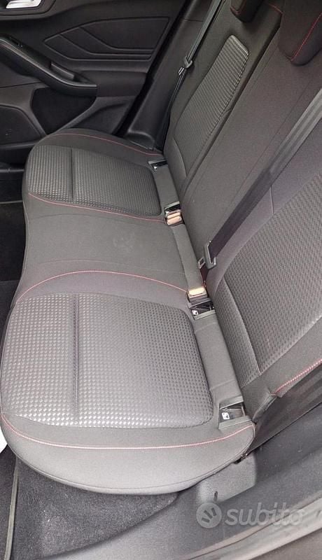 Usata Ford Focus ST-Line 120 CV (88 kW) 2023 Grigio Berlina