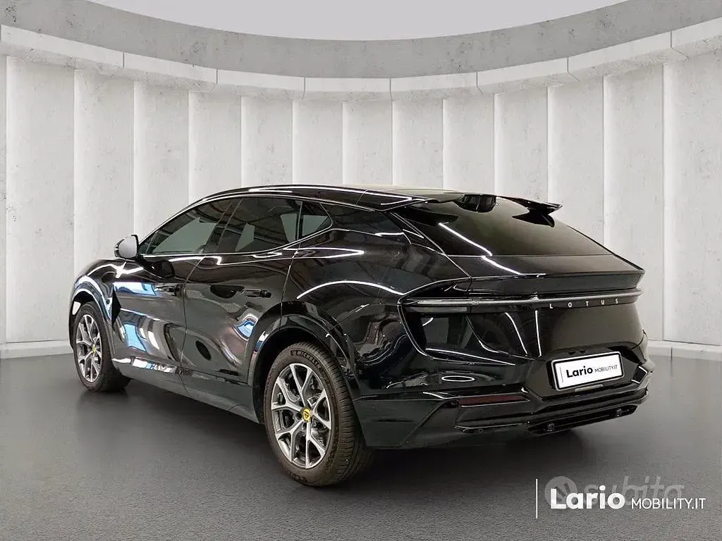 Usata Lotus Eletre 139 kW (190 CV) 2024 Nero SUV