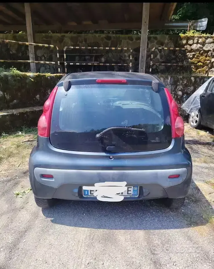 Usata Peugeot 107 68 CV (50 kW) 2010 Nero Utilitaria