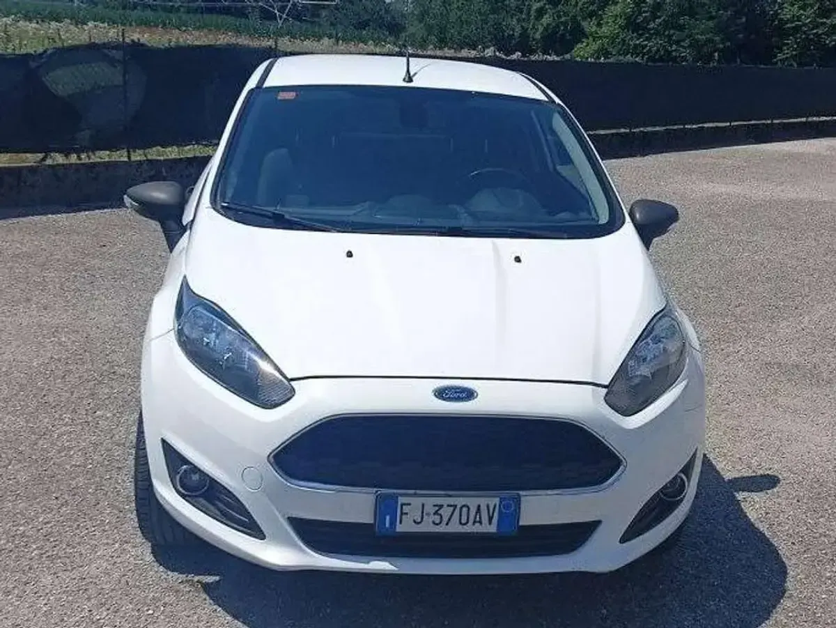 Usata Ford Fiesta 75 CV (55 kW) 2017 Bianco Utilitaria