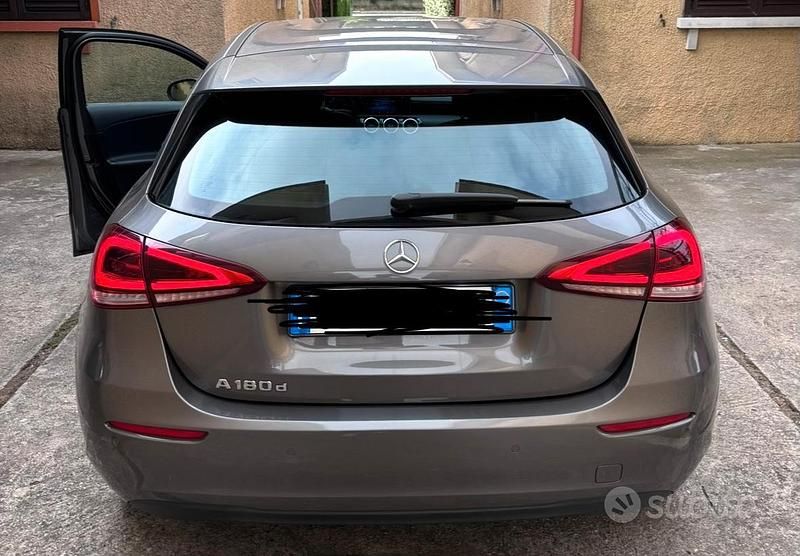 Occasion Mercedes A180 116 ch (85 kW) 2019 Gris Berline