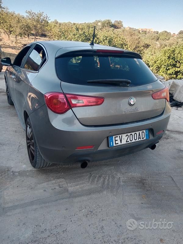 Usata Alfa Romeo Giulietta 150 CV (110 kW) 2014 Grigio Utilitaria