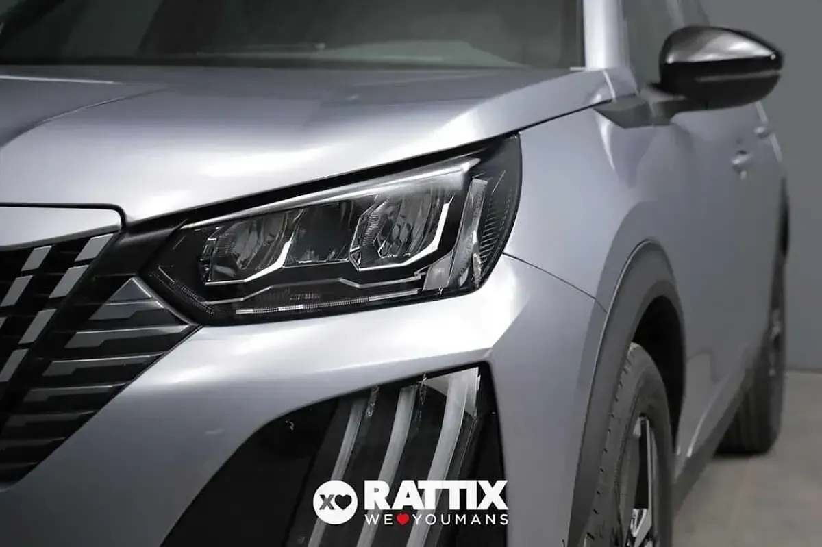 Usata Peugeot 2008 Allure 101 CV (74 kW) 2025 Grigio SUV