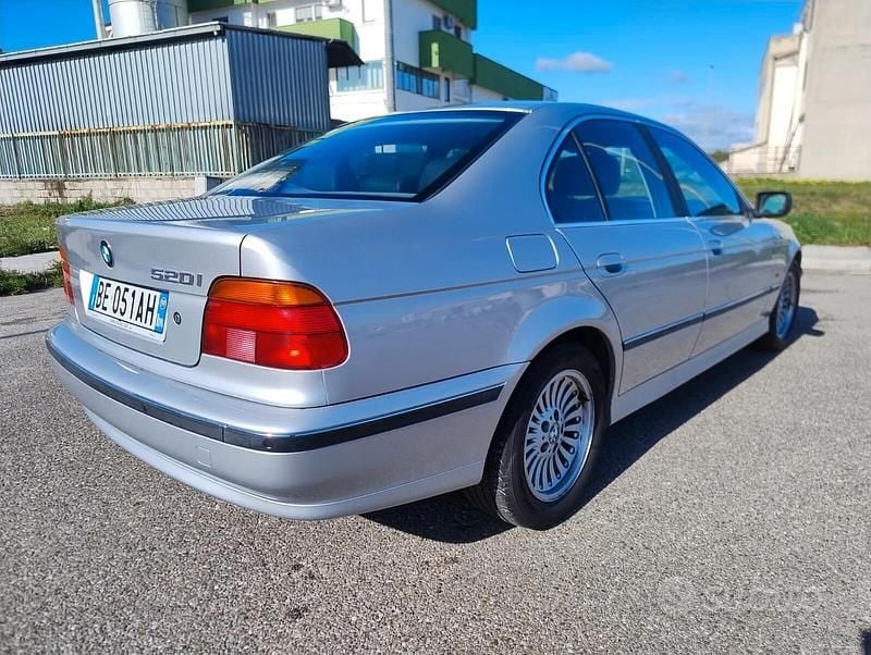 Usado BMW 520 Efficient Dynamics 150 HP (110 kW) 1999 Cinzento Sedan