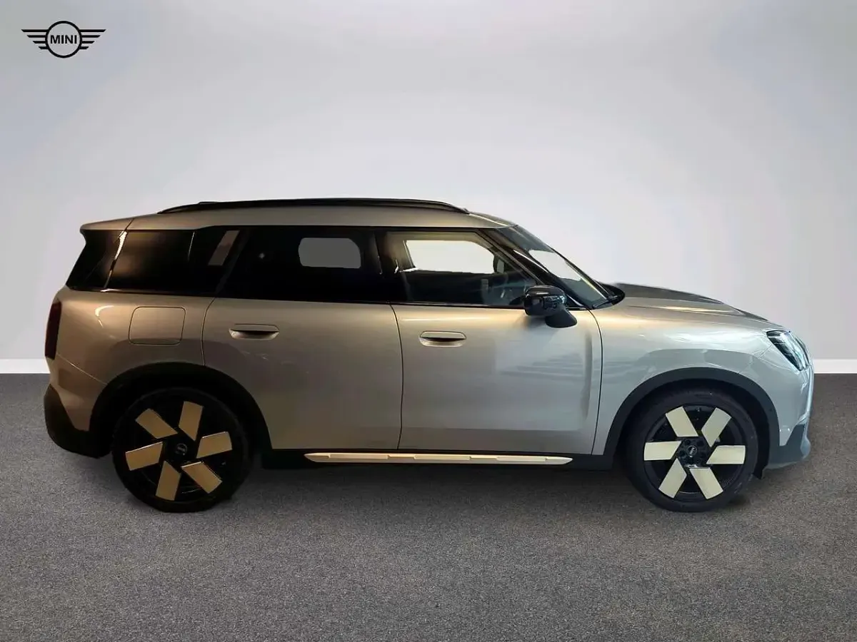 Nuova Mini Countryman Favoured 150 kW (204 CV) 2026 Grigio SUV