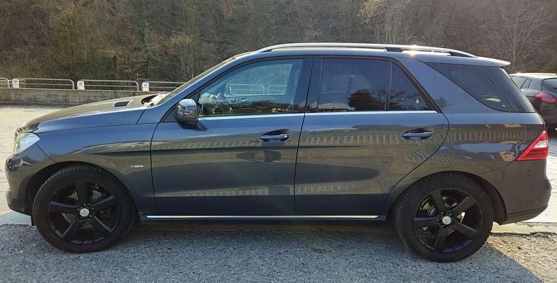 Usata Mercedes ML350 Premium 258 CV (189 kW) 2012 Grigio SUV