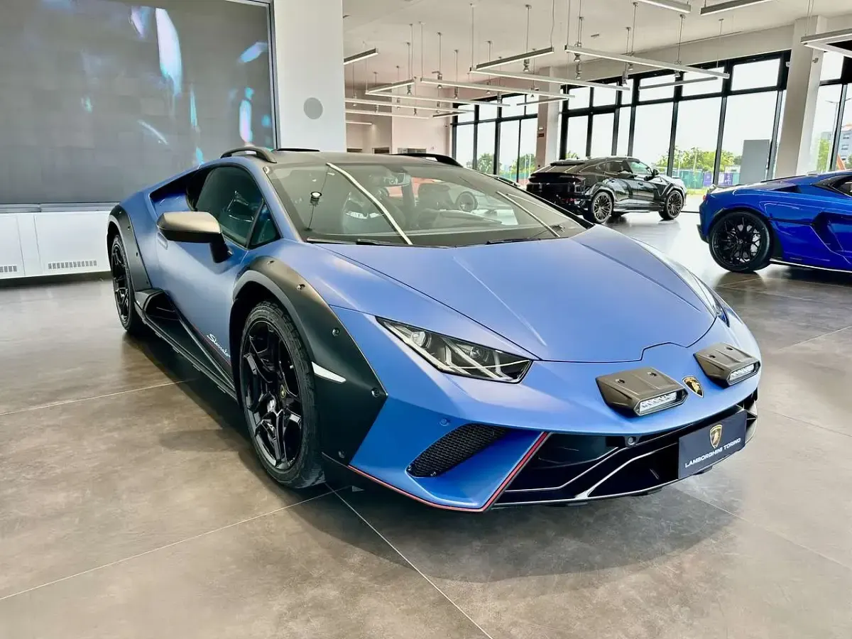 Usata Lamborghini Huracán 610 CV (448 kW) 2023 Blu grifo Coupé