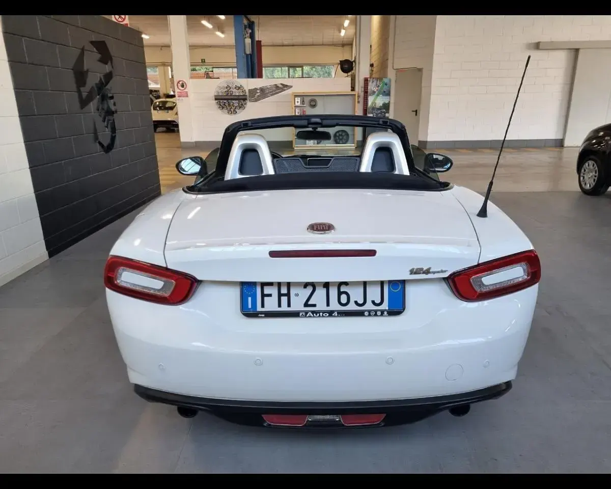 Usata Fiat 124 Spider Lusso 140 CV (102 kW) 2017 Bianco Cabrio