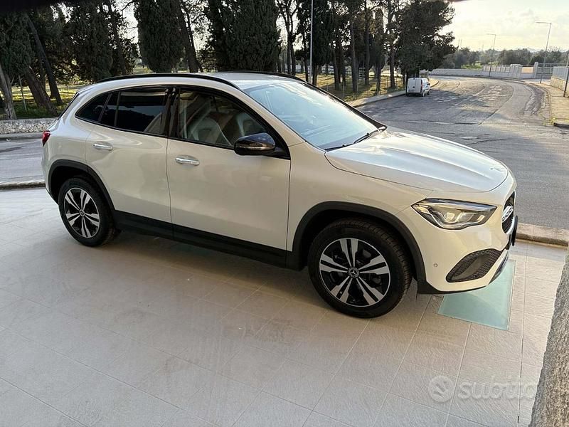 Usata Mercedes GLA180 Night 116 CV (85 kW) 2021 Bianco SUV