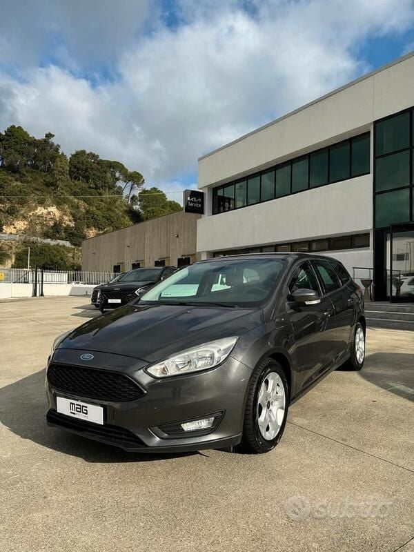 Usata Ford Focus 120 CV (88 kW) 2015 Grigio Station wagon