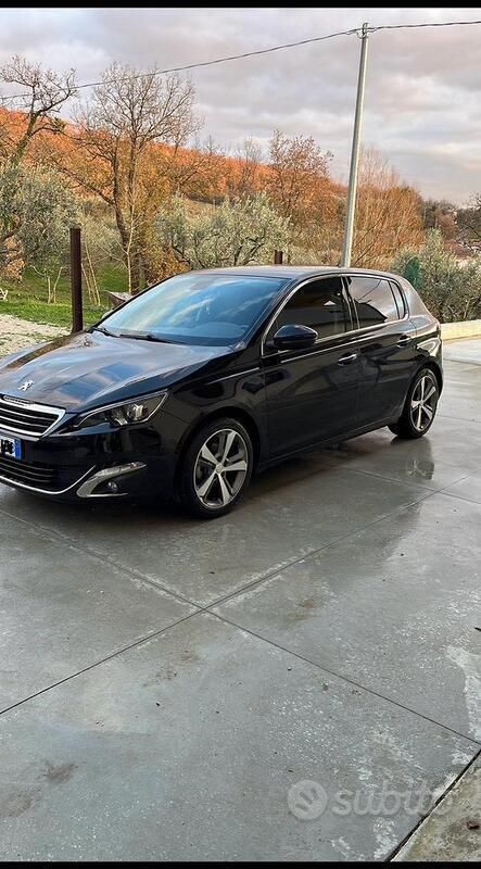 Usata Peugeot 308 116 CV (85 kW) 2014 Nero Utilitaria