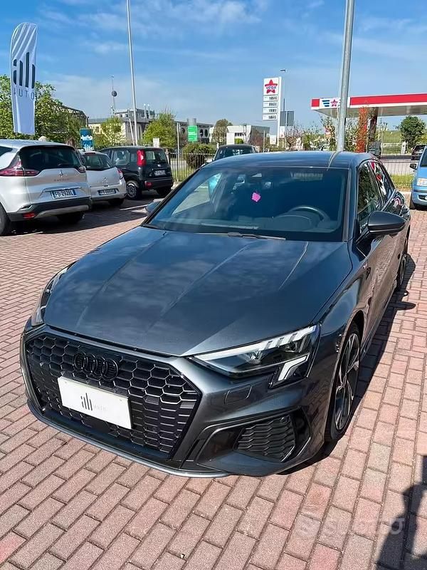 Usata Audi A3 S-Line 116 CV (85 kW) 2024 Grigio Berlina