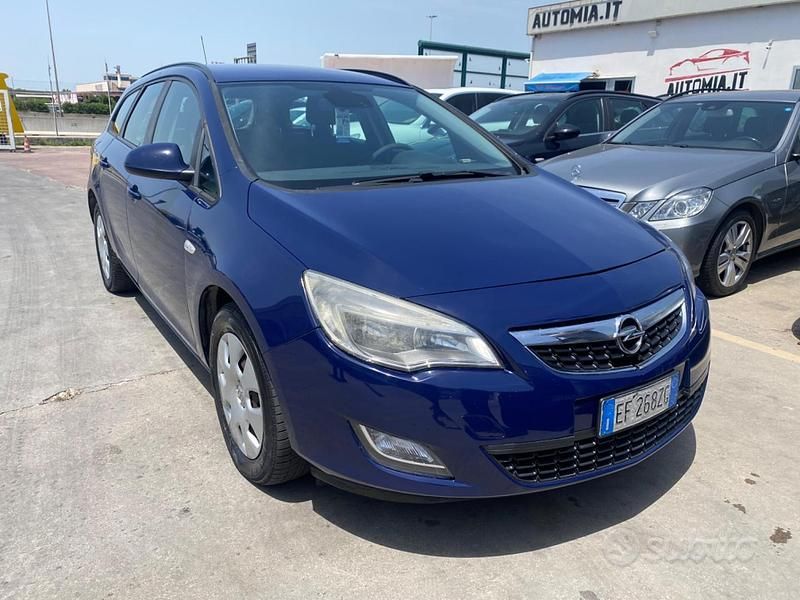 Usata Opel Astra 110 CV (80 kW) 2012 Blu Station wagon