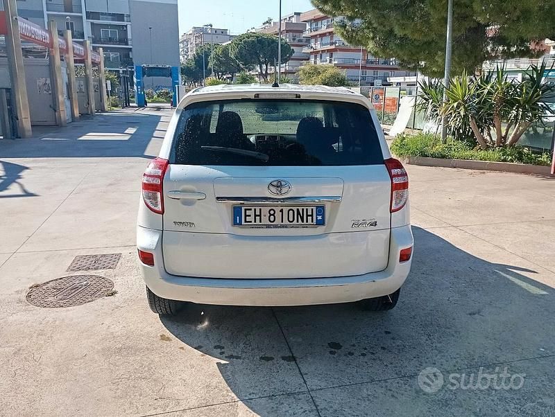 Usata Toyota RAV4 150 CV (110 kW) 2011 Bianco SUV