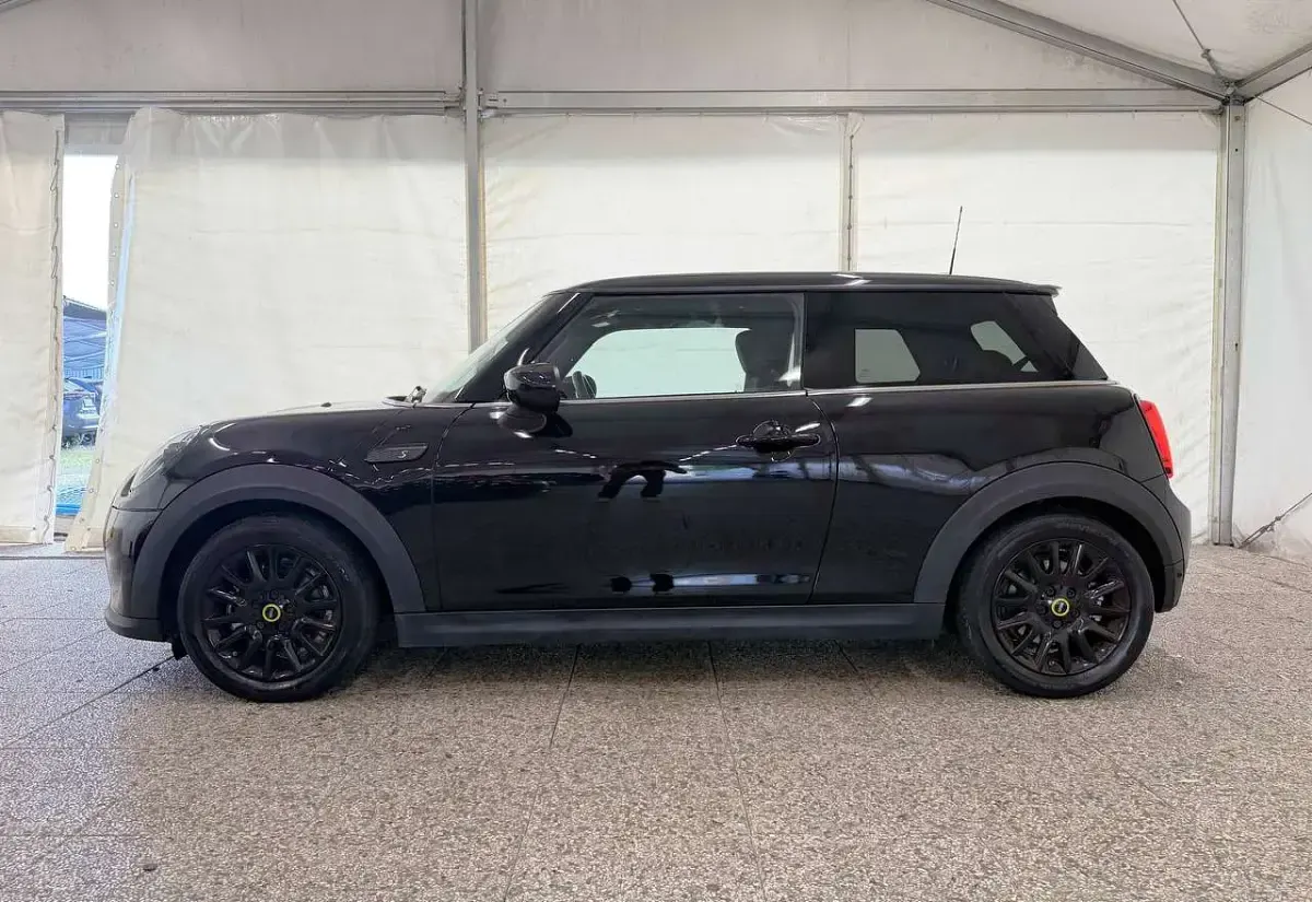 Usata Mini Cooper SE Classic 75 kW (102 CV) 2022 Nero Utilitaria