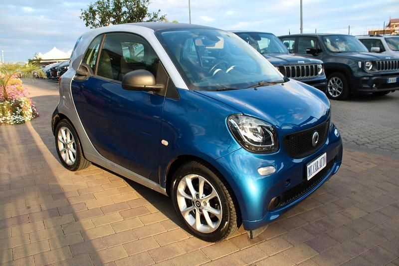 Usata Smart ForTwo Coupé Prime 70 CV (51 kW) 2015 Blu Utilitaria