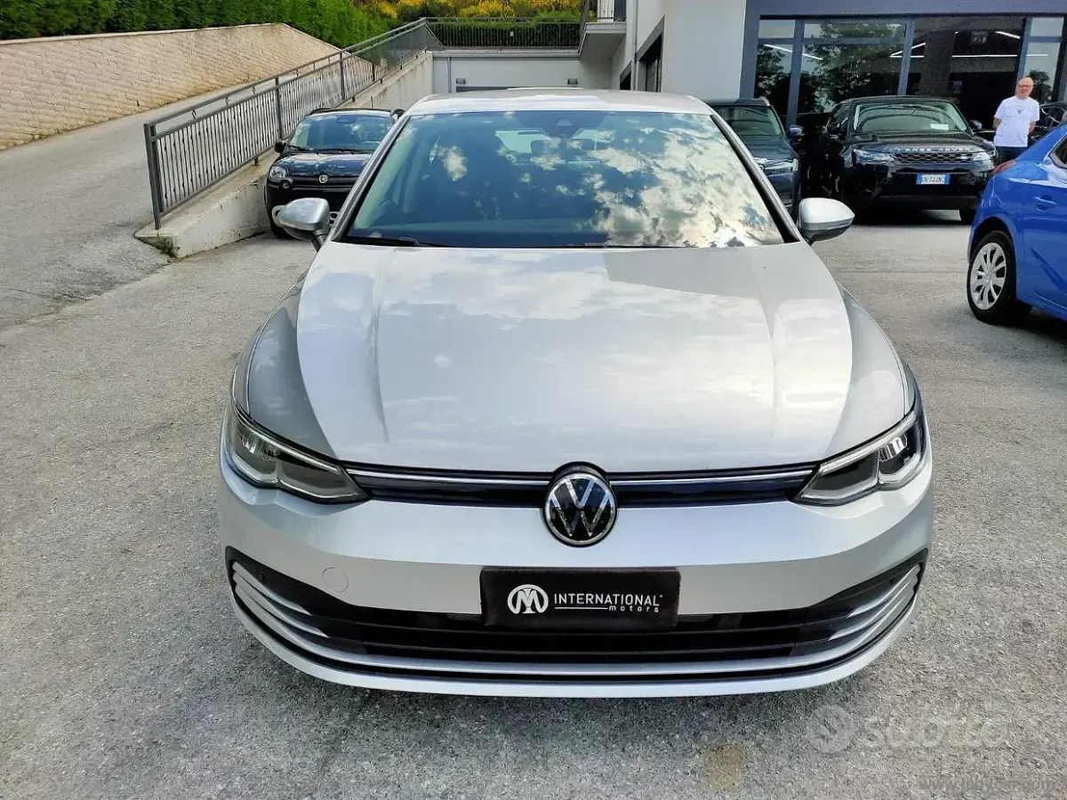 Usata VW Golf VIII Life 110 CV (80 kW) 2021 Berlina