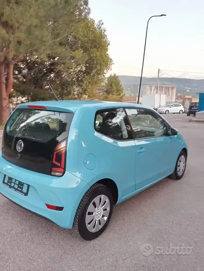 Usata VW up! Move 68 CV (50 kW) 2017 Blu Utilitaria