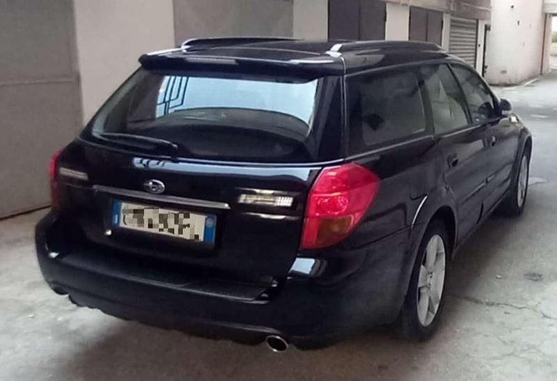 Usata Subaru Outback 245 CV (180 kW) 2004 Nero Station wagon