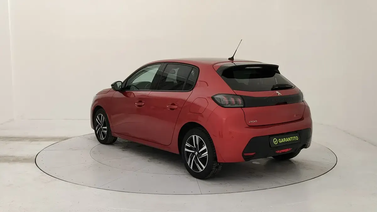 Gebraucht Peugeot 208 Active 101 PS (74 kW) 2023 Rot Kleinwagen
