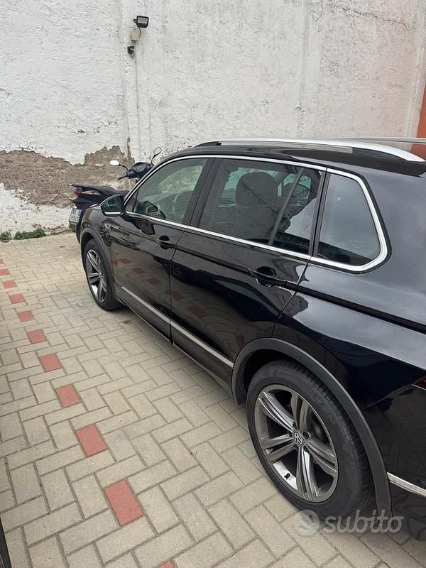 Usata VW Tiguan R-line 150 CV (110 kW) 2018 Nero SUV