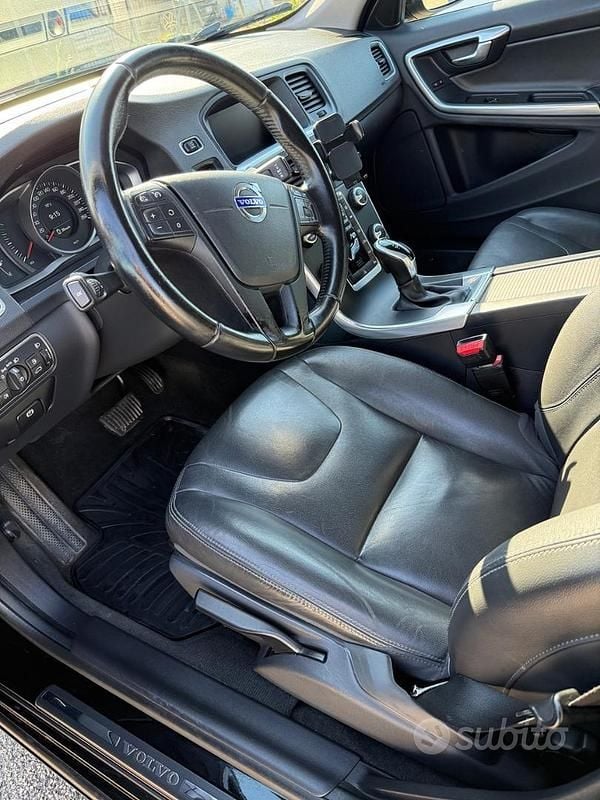 Usata Volvo V60 Business Edition 150 CV (110 kW) 2016 Nero Station wagon