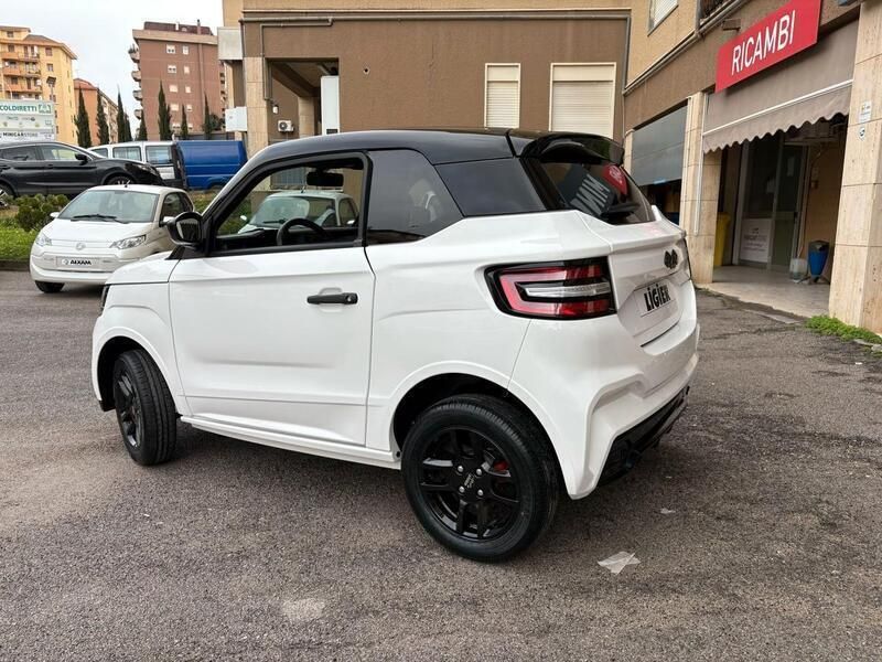 Nuova Ligier JS50 2025 Bianco Utilitaria