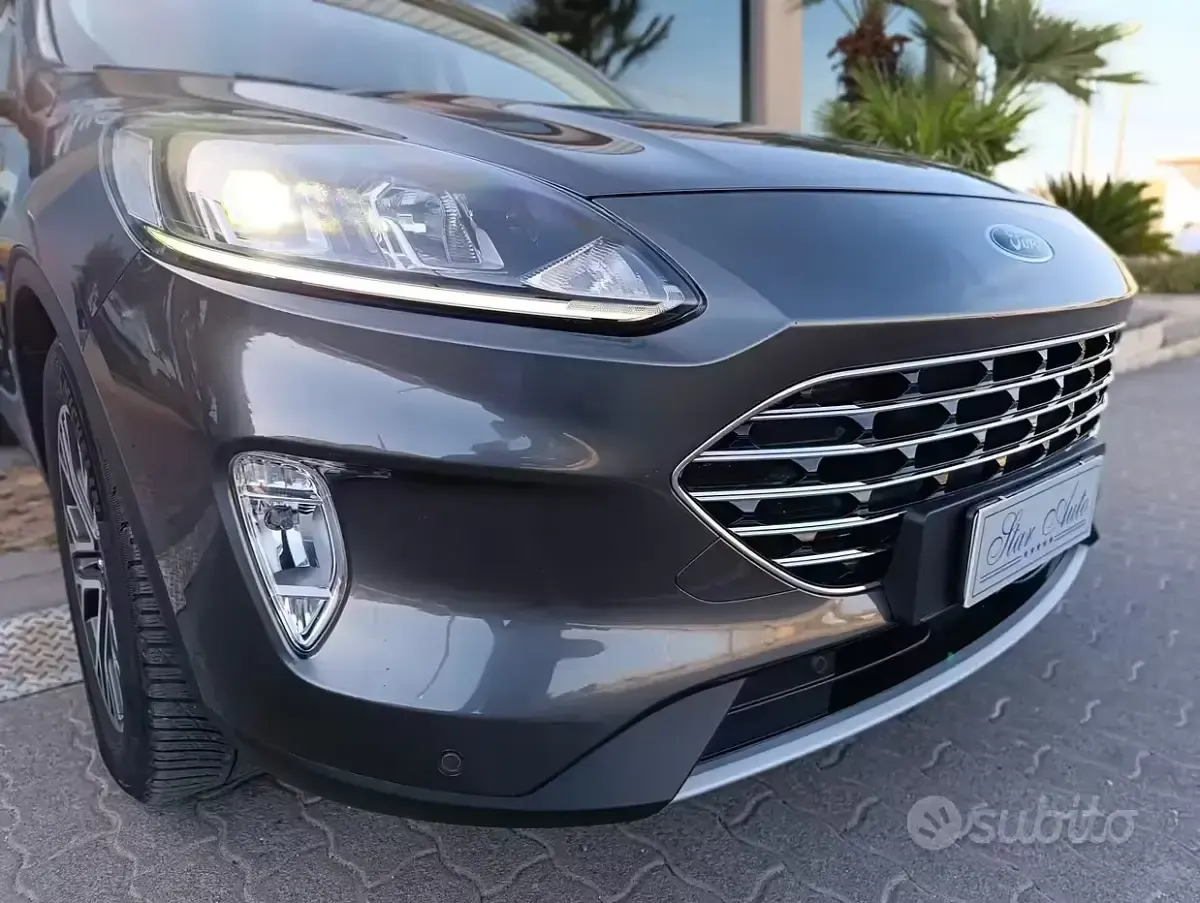 Usata Ford Kuga Titanium 120 CV (88 kW) 2021 Grigio SUV