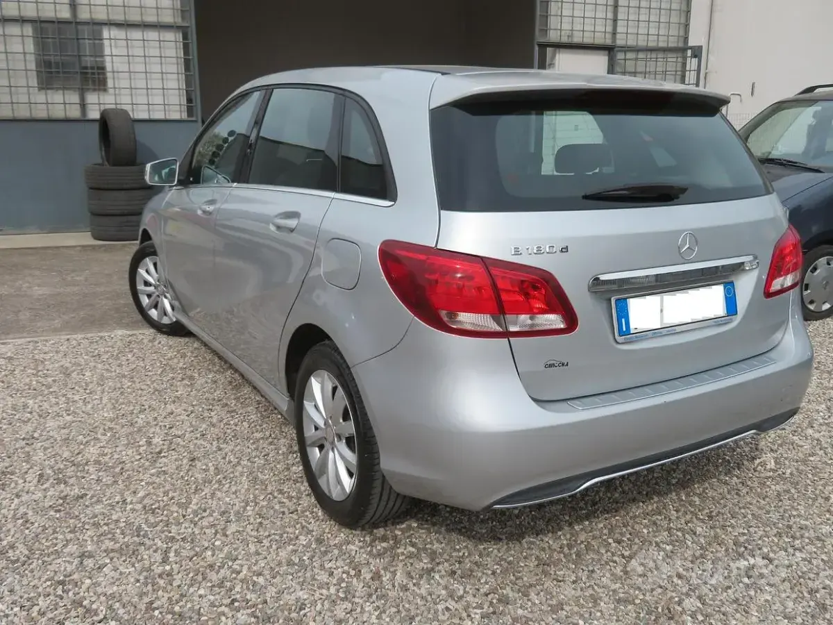 Usata Mercedes B180 Premium 109 CV (80 kW) 2015 Grigio Utilitaria
