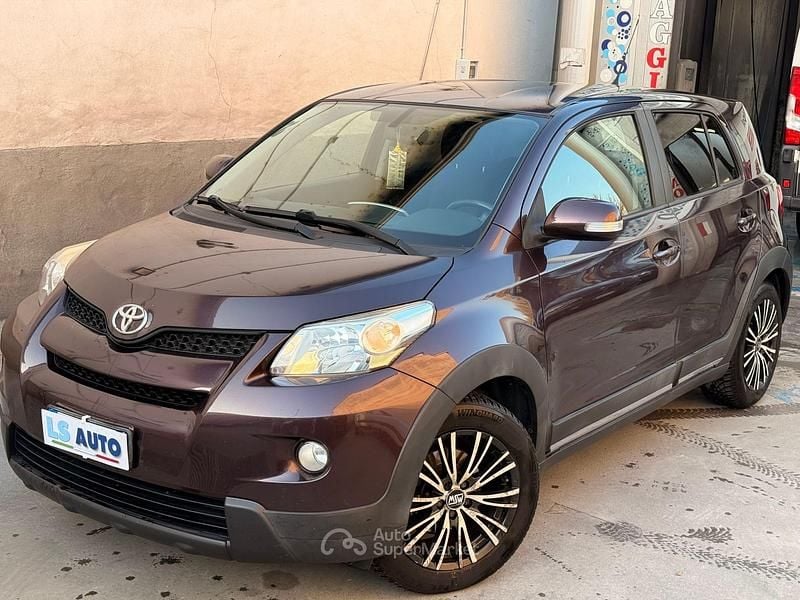Usata Toyota Urban Cruiser Luxury 101 CV (74 kW) 2010 Viola Utilitaria