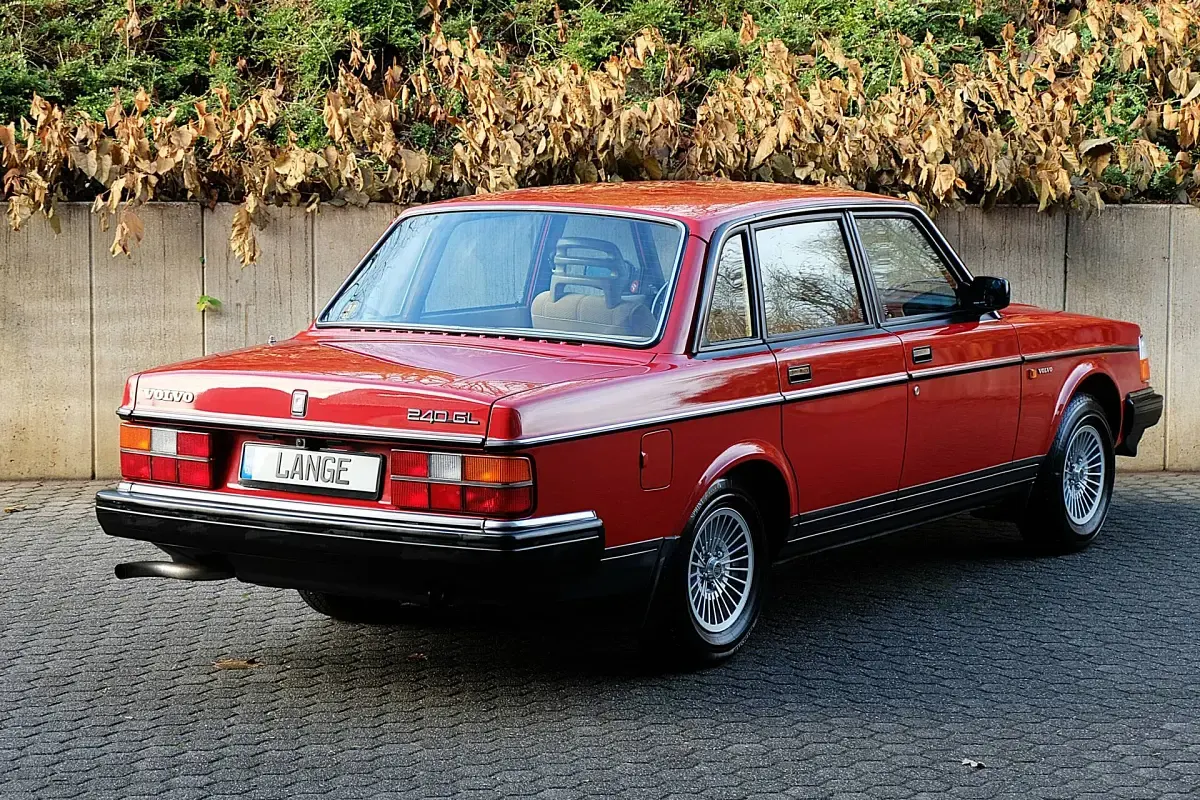 Usata Volvo 240 110 CV (80 kW) 1986 Rosso Berlina
