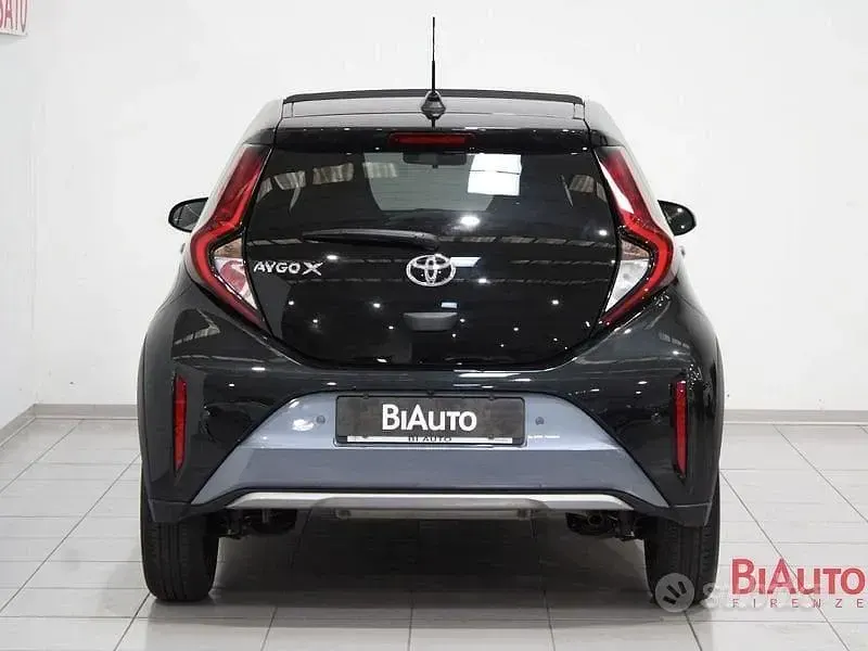 Usata Toyota Aygo X Lounge 72 CV (52 kW) 2024 Blu SUV