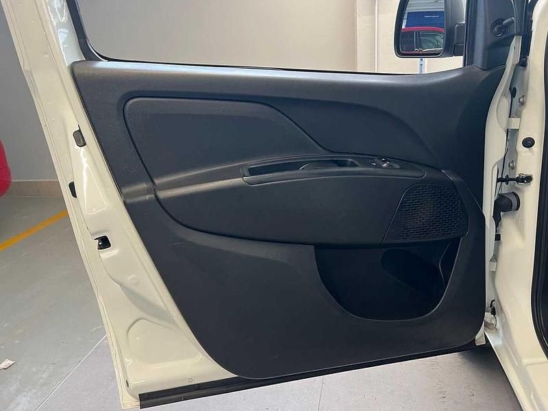 Begagnad Fiat Doblò 120 HK (88 kW) 2019 Vit Minibuss