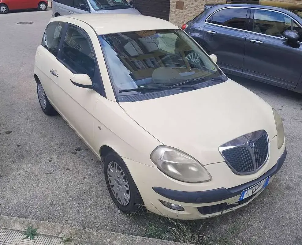 Usata Lancia Ypsilon 60 CV (44 kW) 2004 Giallo Utilitaria